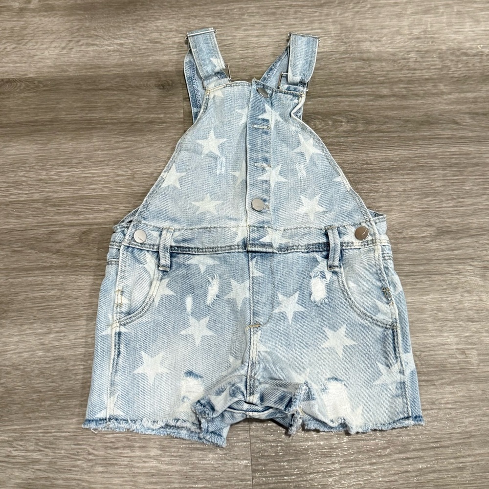 Tractr Light Wash Star Print Denim Short Overalls